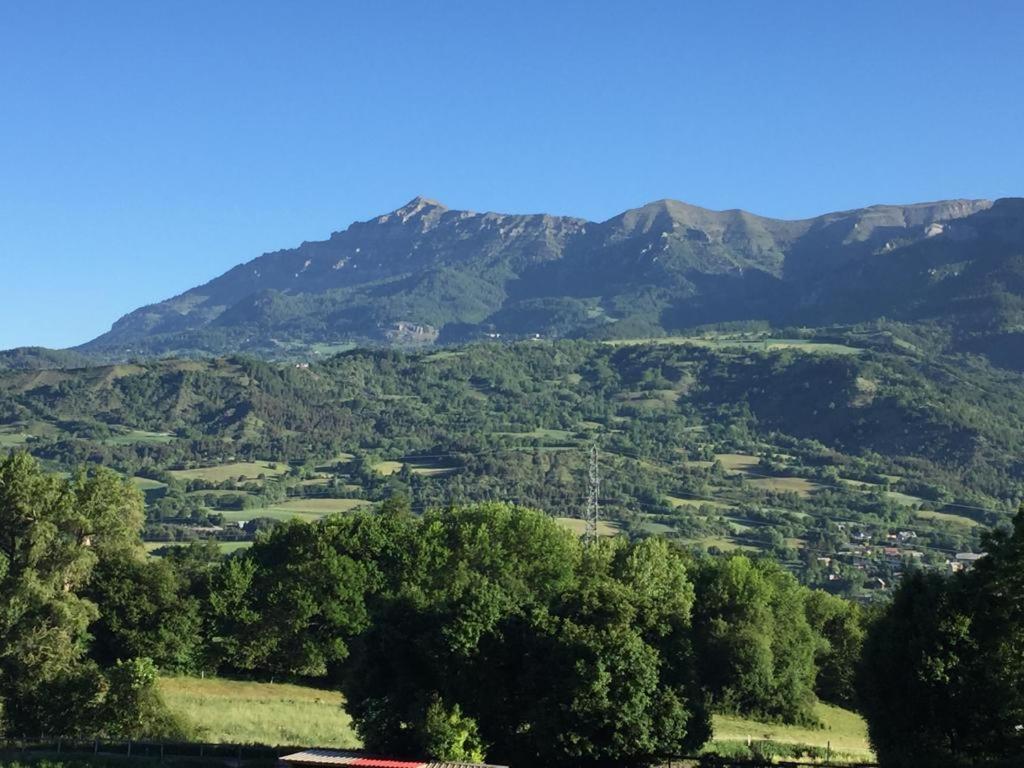 Appartement Offrant Une Magnifique Vue Des Montagnes Saint-Leger-les-Melezes Exteriér fotografie